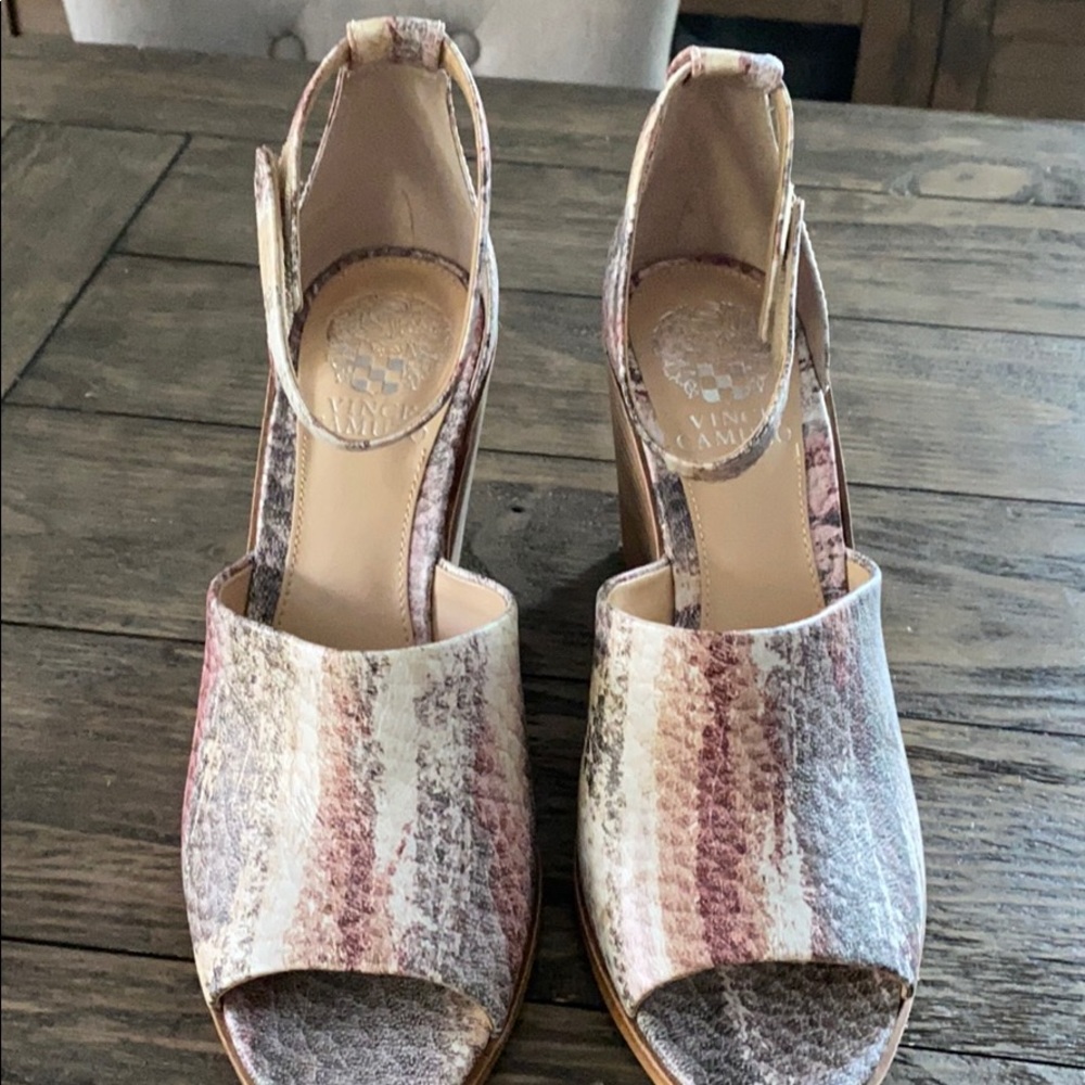 Never worn vince camuto pink tones peep toe